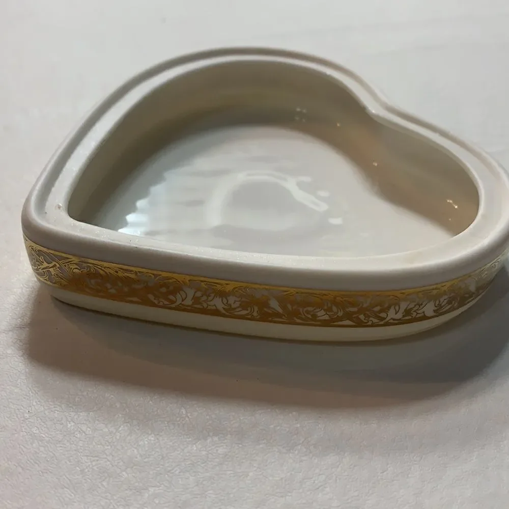 LOVE Papel Freelance Made Thailand Fine Bone China Heart Shaped Gold Trimmed